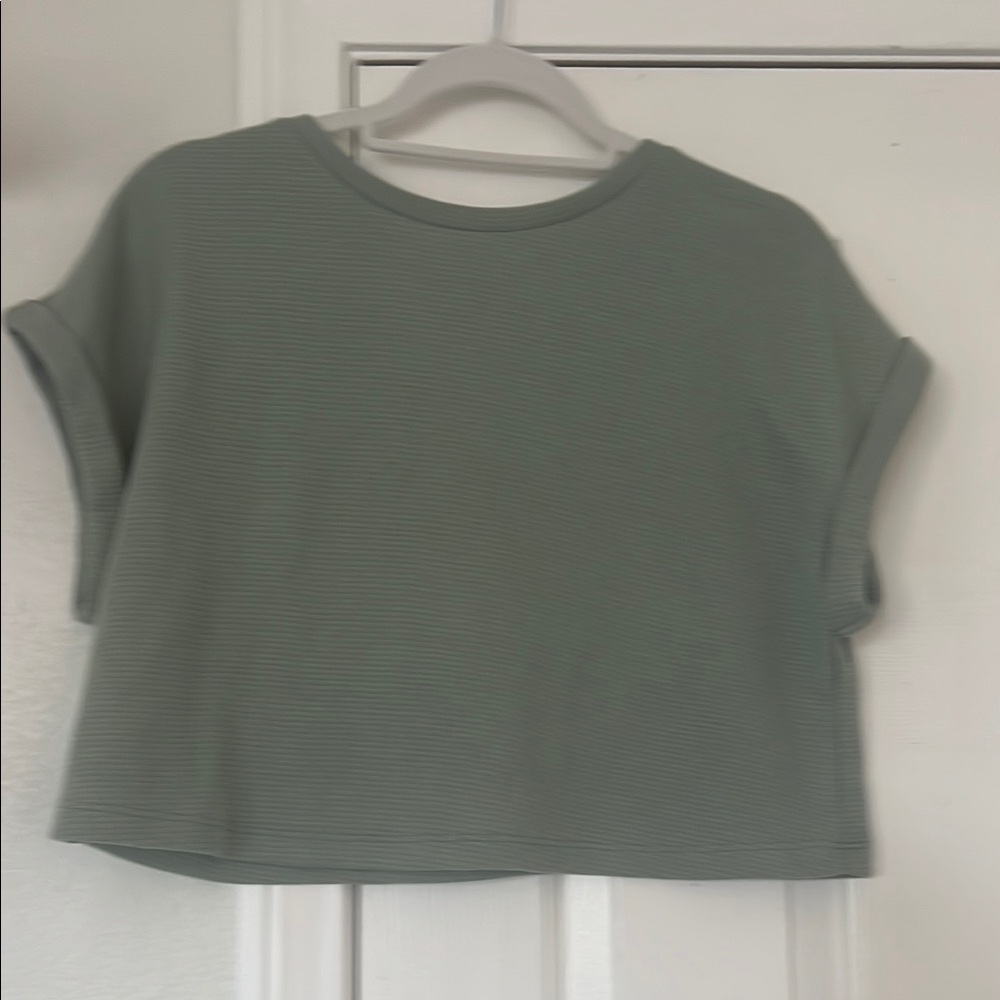 💟 boho Daisy Lane Women's Sage Green Cropped Top.  NWT. SWEET. Great deal 💰